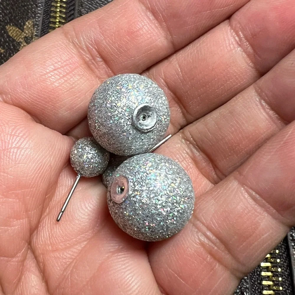 Double sided glittery earrings in silver